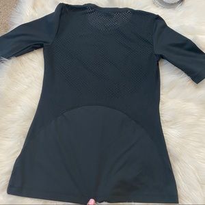 NIKE MESH VENTILATED 3/4 length top